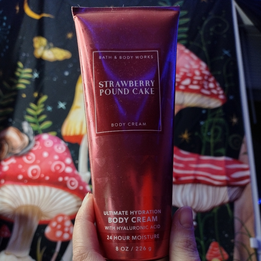 Bath and Body Works Strawberry Pound Cake